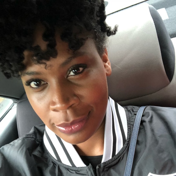 Meet your Posher, Denisea - Picture 1 of 1